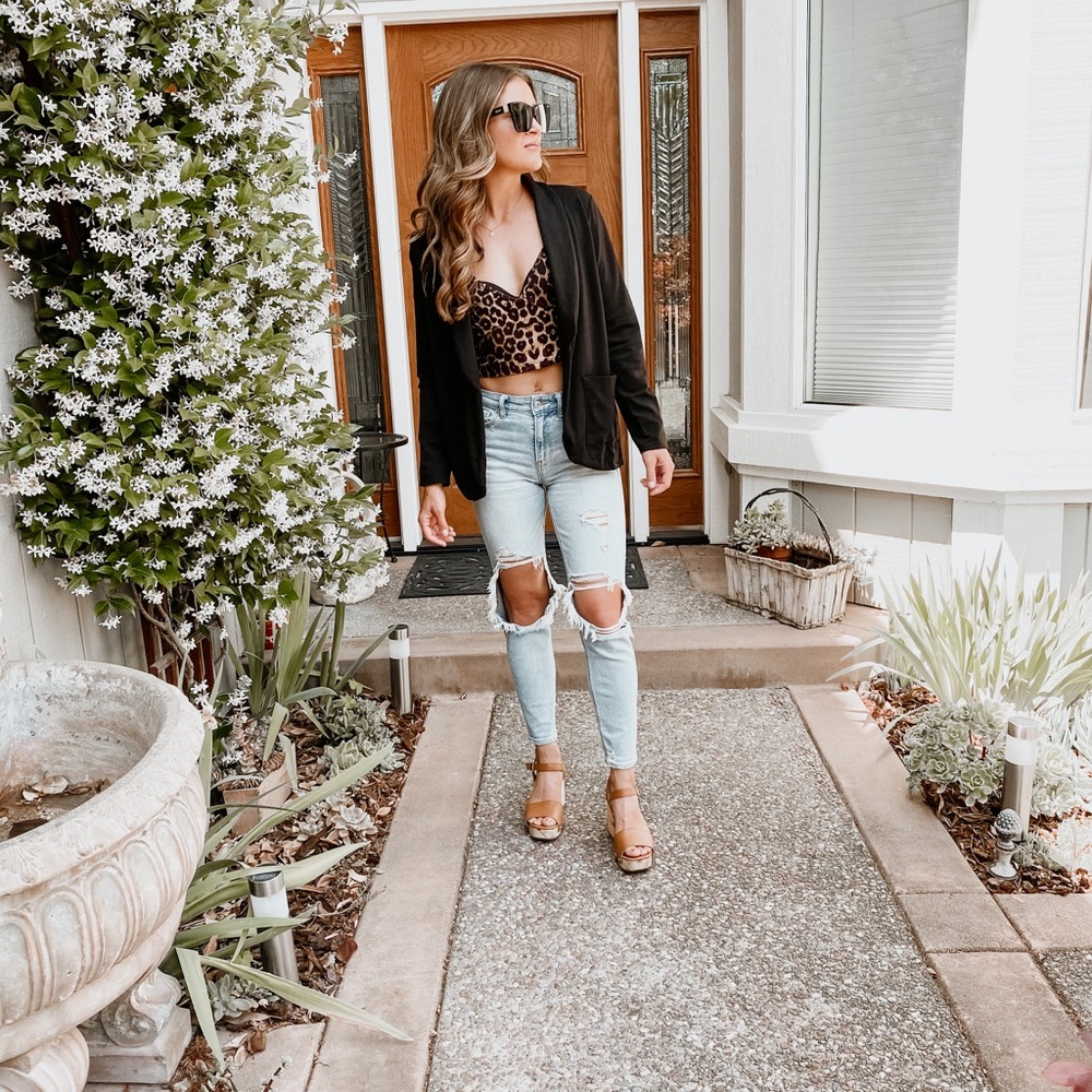 American Eagle High Rise Ripped Mom Jeans 000